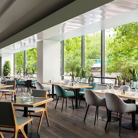Marriott Rive Gauche & Conference Center 4* Paryż