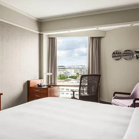 Hotel Marriott Rive Gauche & Conference Center 4*
