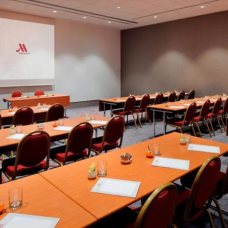 Hotel Marriott Rive Gauche & Conference Center 4*