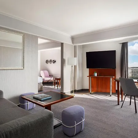 Marriott Rive Gauche & Conference Center 4* Paris