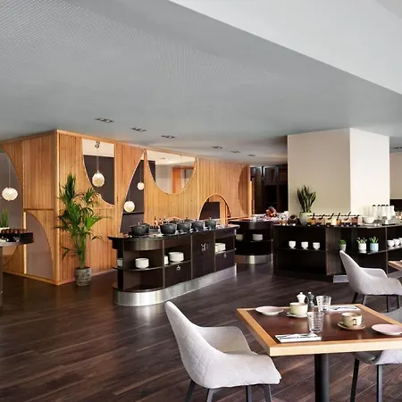 Marriott Rive Gauche & Conference Center 4* Paris