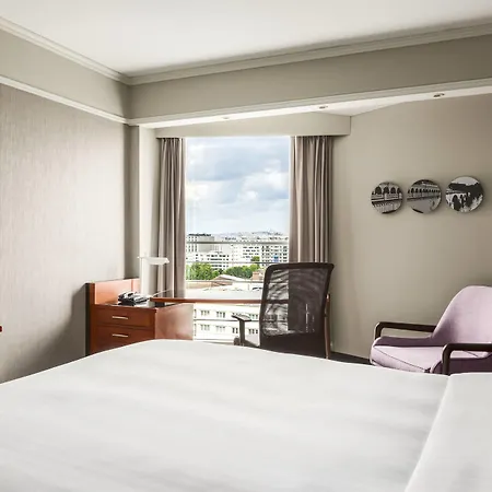 Marriott Rive Gauche & Conference Center 4* Paris