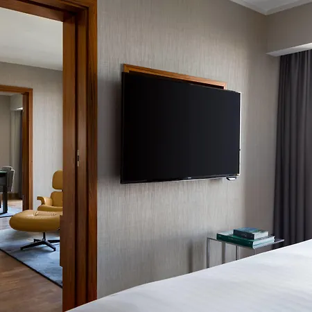 Hotel Marriott Rive Gauche & Conference Center 4*
