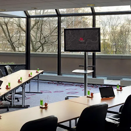 Hotel Marriott Rive Gauche & Conference Center 4*
