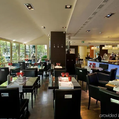 فندق ومركز مؤتمرات ماريوت ريف غوش 4*