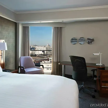 Hotel Marriott Rive Gauche & Conference Center 4*
