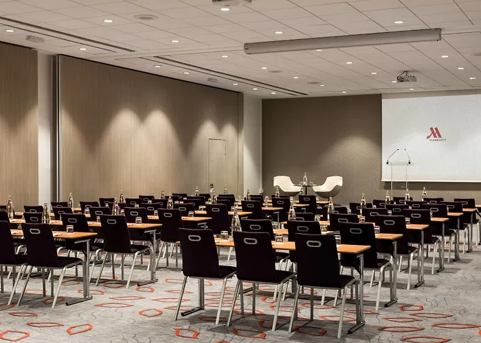Marriott Rive Gauche & Conference Center 4*