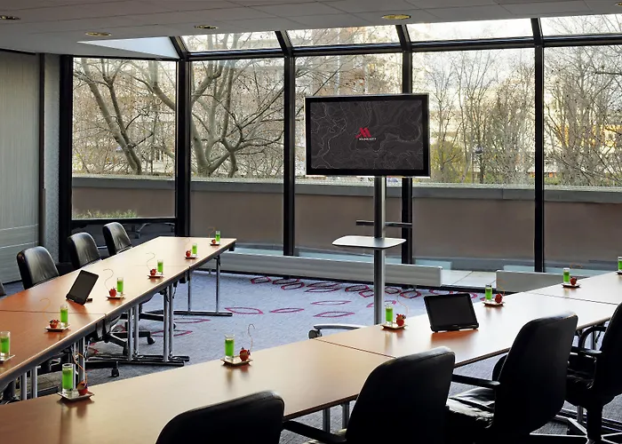 Hotel Marriott Rive Gauche & Conference Center 4*