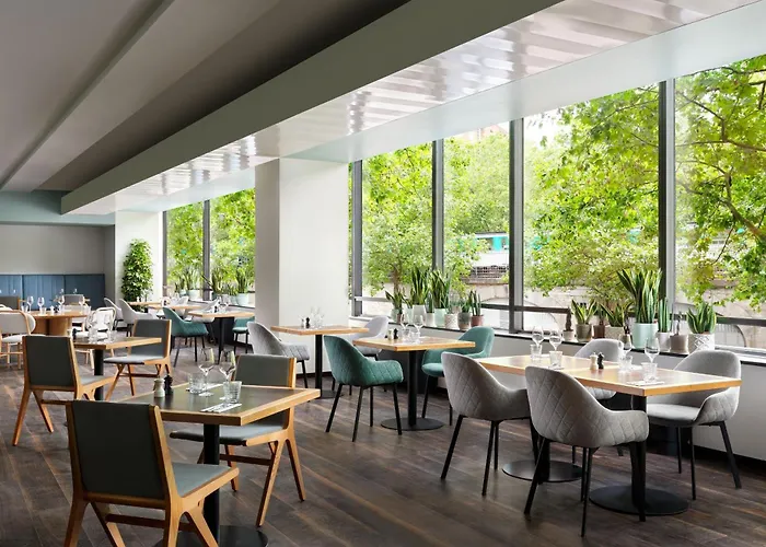 Marriott Rive Gauche & Conference Center 4* Paris